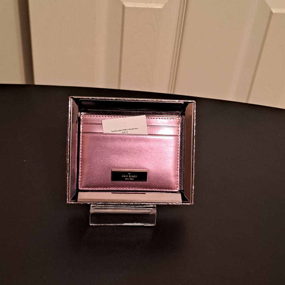 Kate Spade Kenzie patent fabric card wallet NWT with middle opening